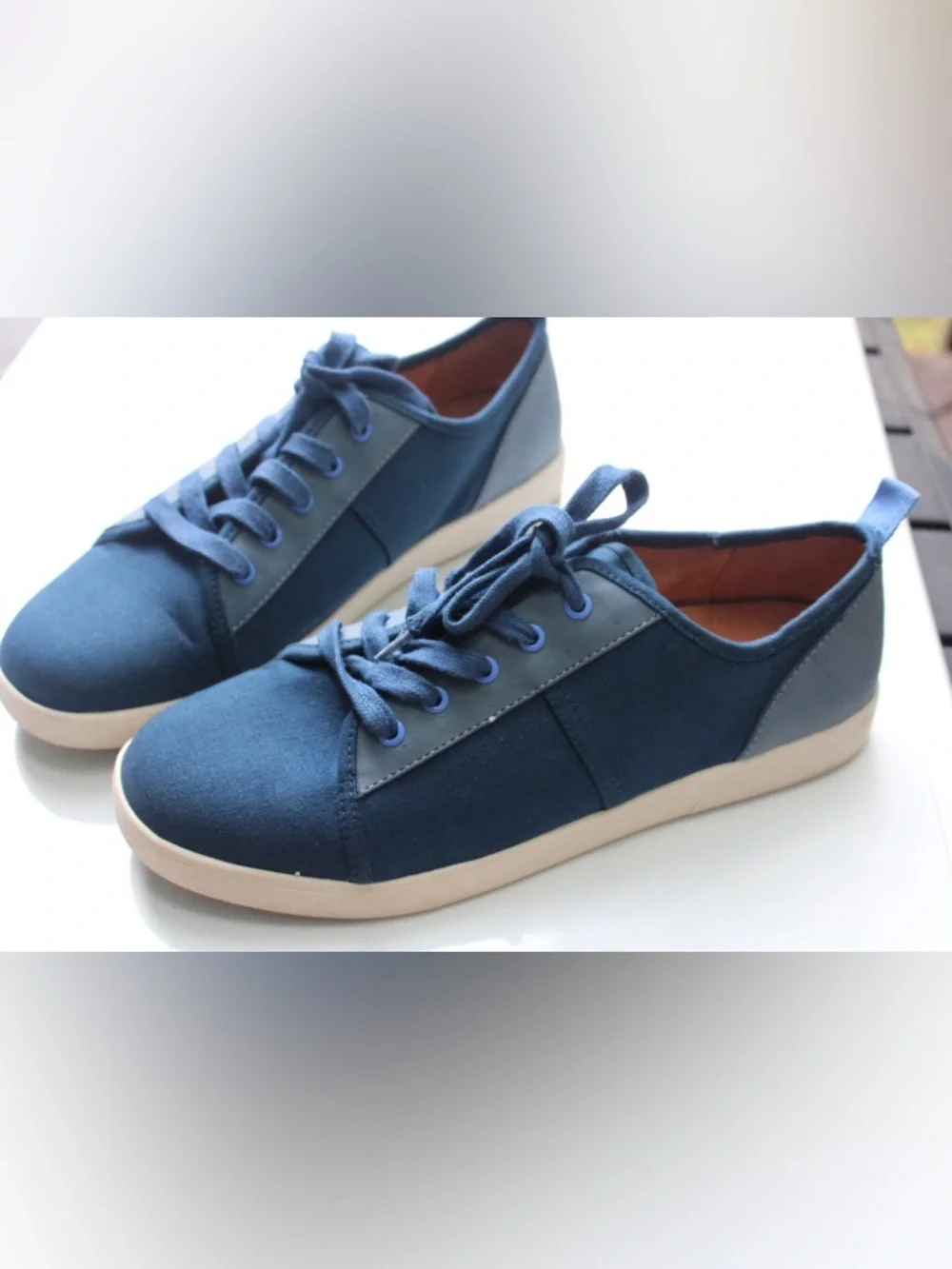 Vionic pisces sneakers